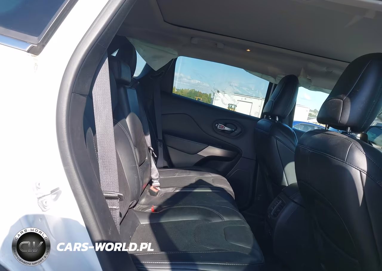 2021 Jeep Cherokee Latitude Lux VIN:1C4PJMMX7MD223807 - 8