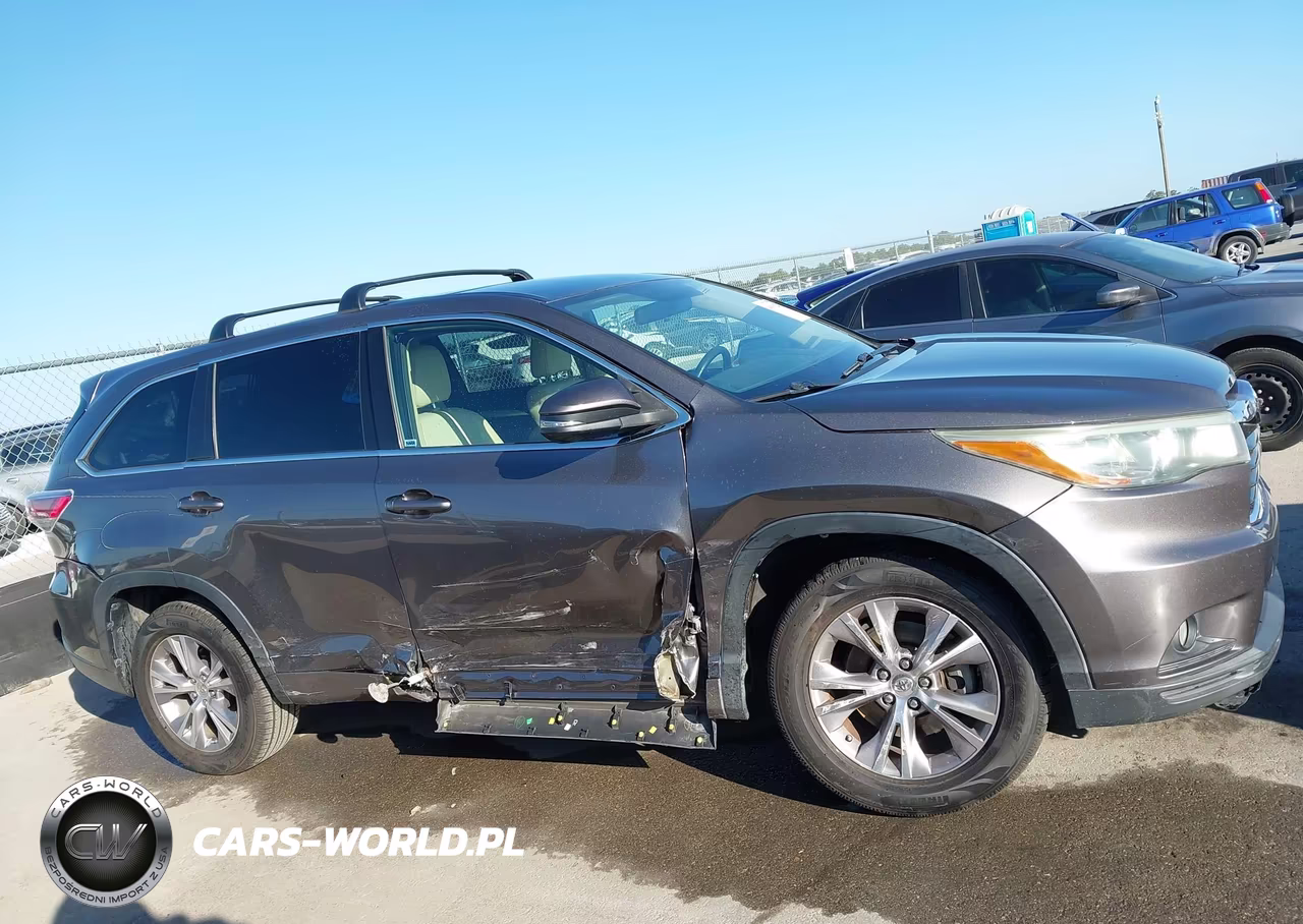 2015 Toyota Highlander Le Plus V6 VIN:5TDZKRFH1FS079767 - 13
