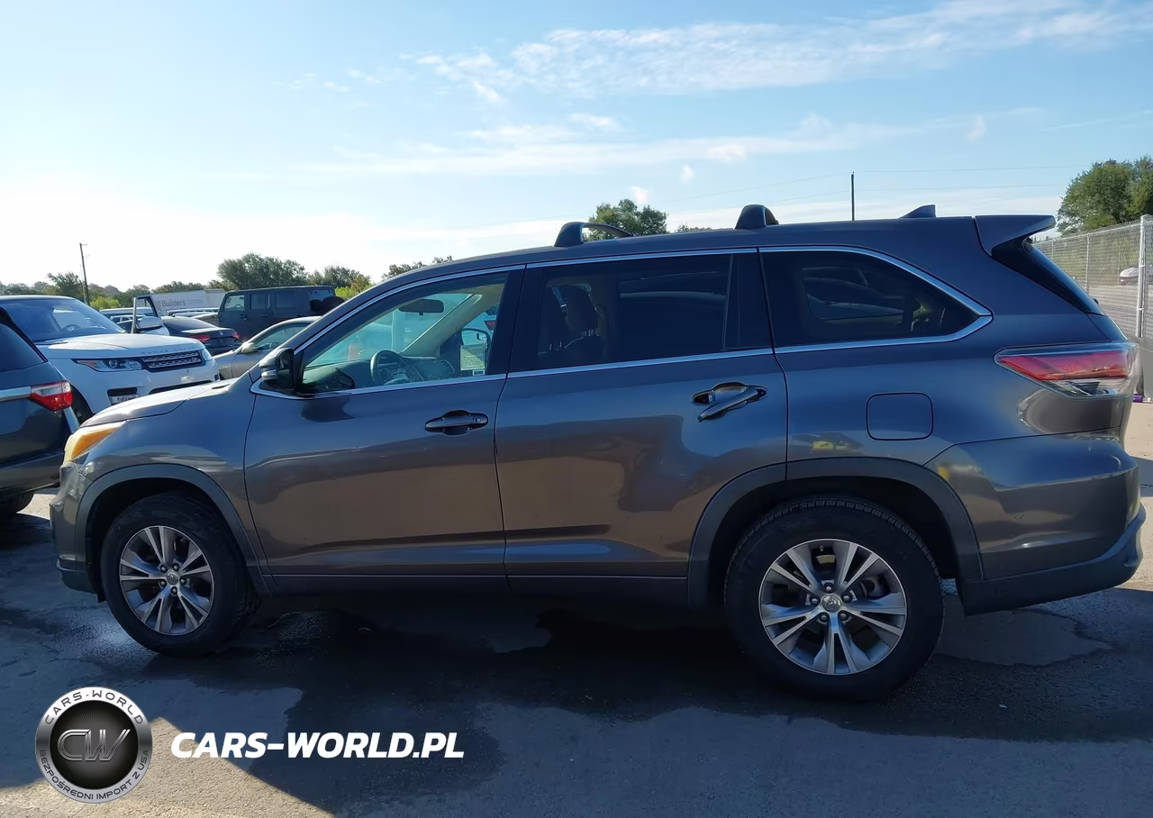 2015 Toyota Highlander Le Plus V6 VIN:5TDZKRFH1FS079767 - 14