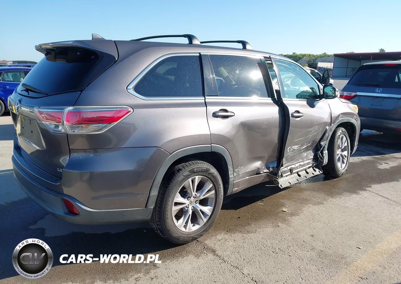2015 Toyota Highlander Le Plus V6 VIN:5TDZKRFH1FS079767 - 4