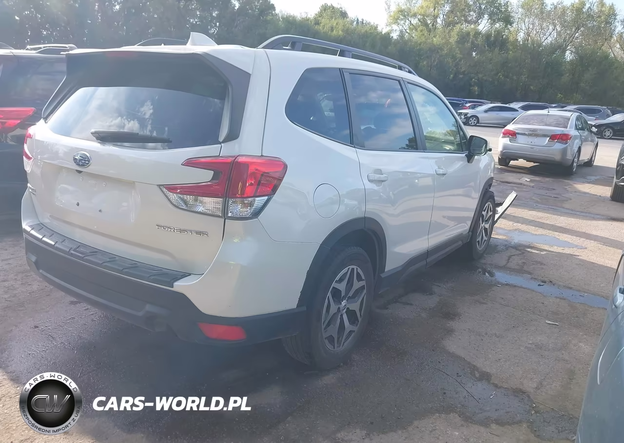 2022 Subaru Forester Premium VIN:JF2SKAEC8NH481458 - 4