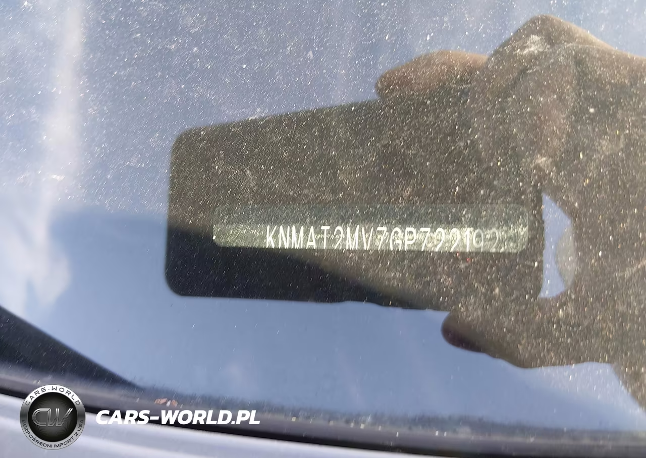 2016 Nissan Rogue S VIN:KNMAT2MV7GP722192 - 11