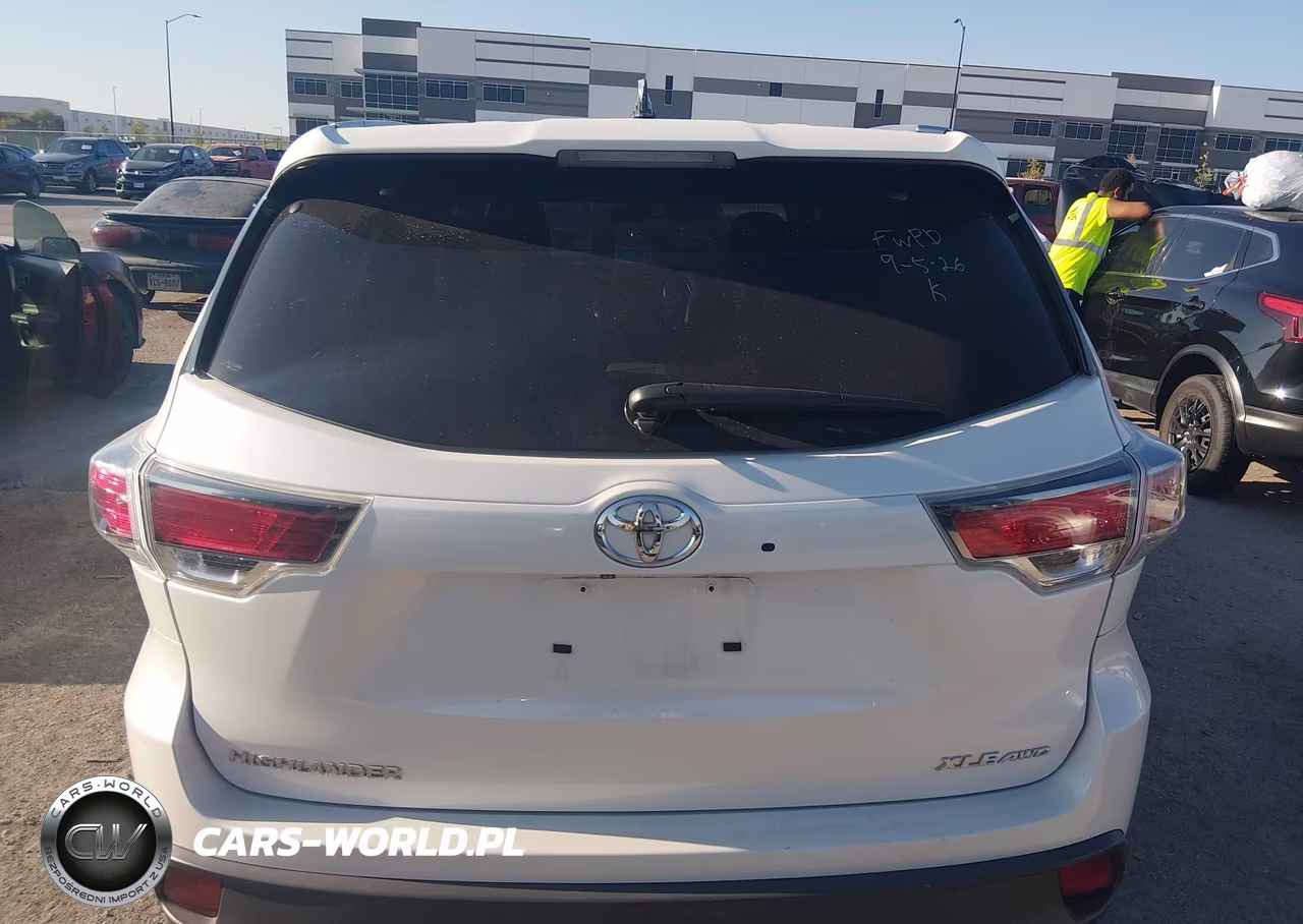 2015 Toyota Highlander Xle V6 VIN:5TDJKRFH9FS073437 - 16