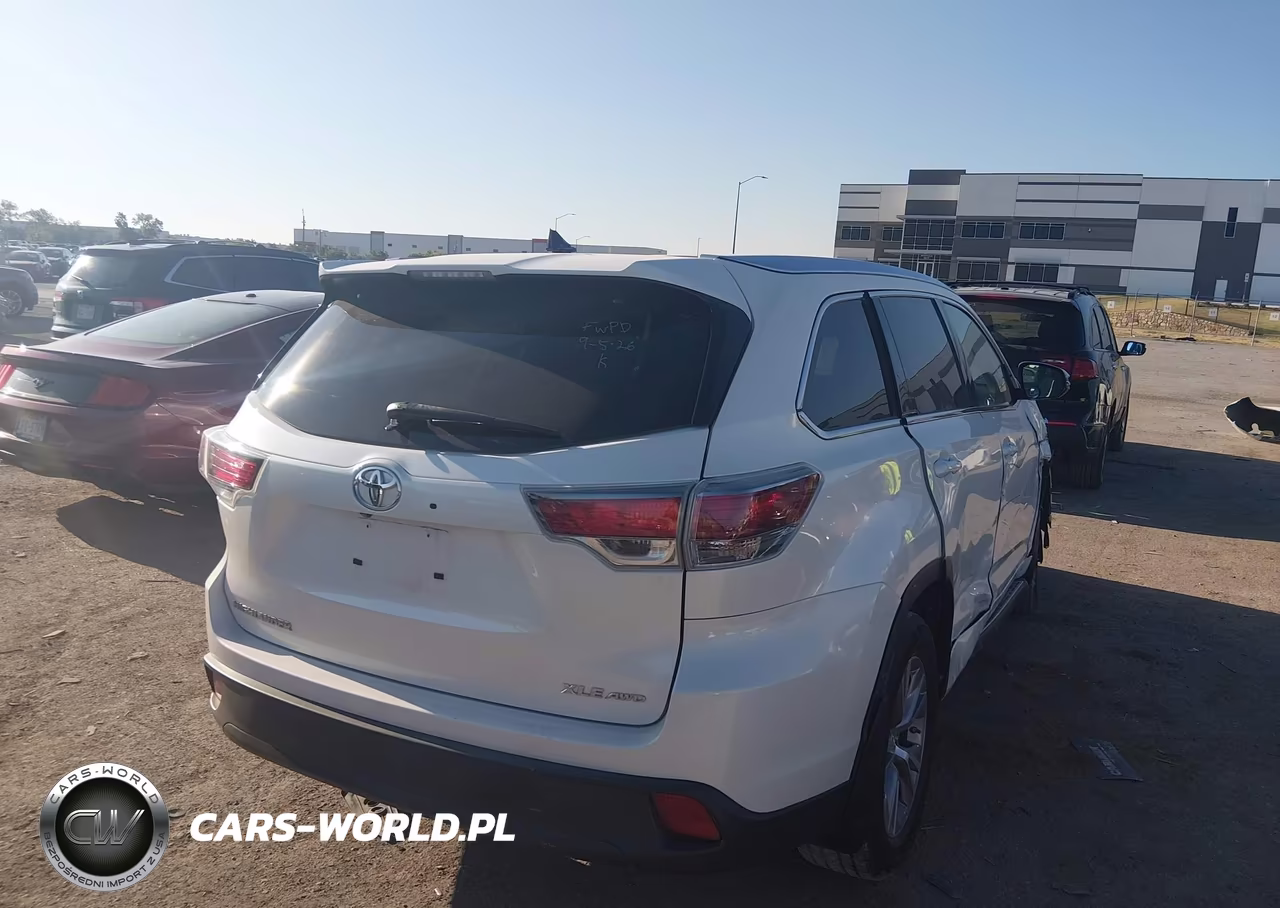 2015 Toyota Highlander Xle V6 VIN:5TDJKRFH9FS073437 - 4