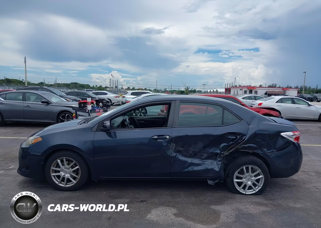 2017 Toyota Corolla Le VIN:2T1BURHE5HC831268 - 14