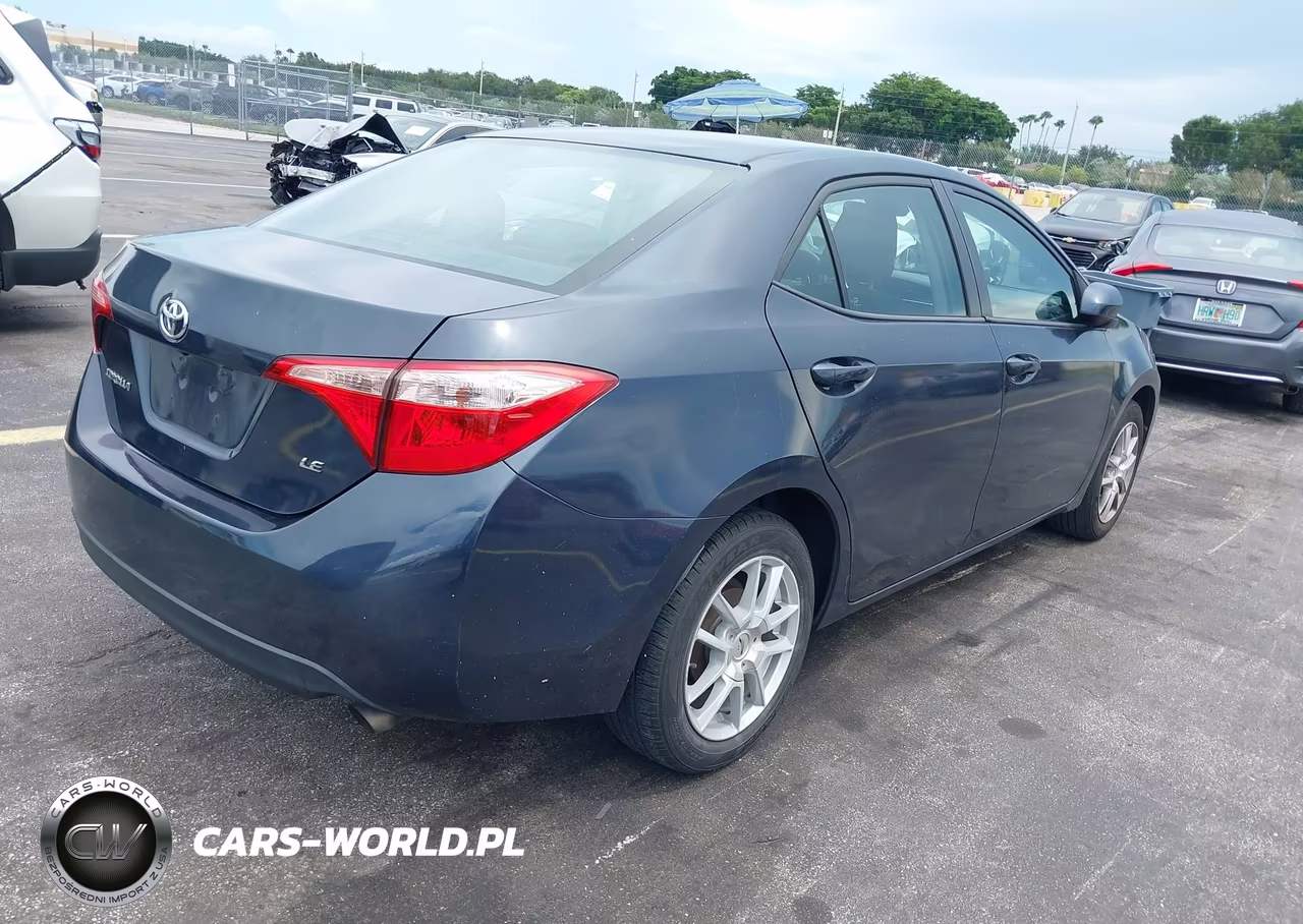 2017 Toyota Corolla Le VIN:2T1BURHE5HC831268 - 4