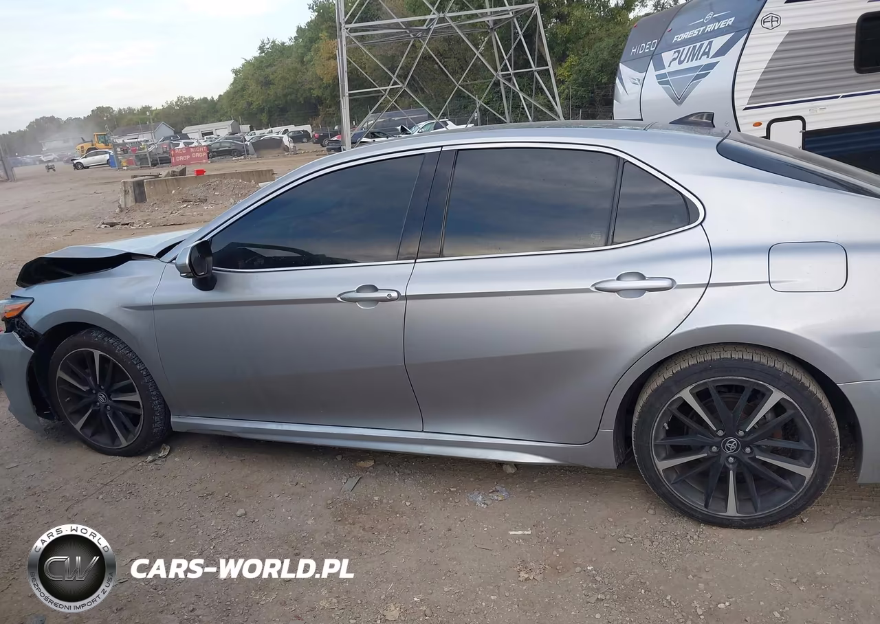 2018 Toyota Camry Xse VIN:4T1B61HK0JU151946 - 15