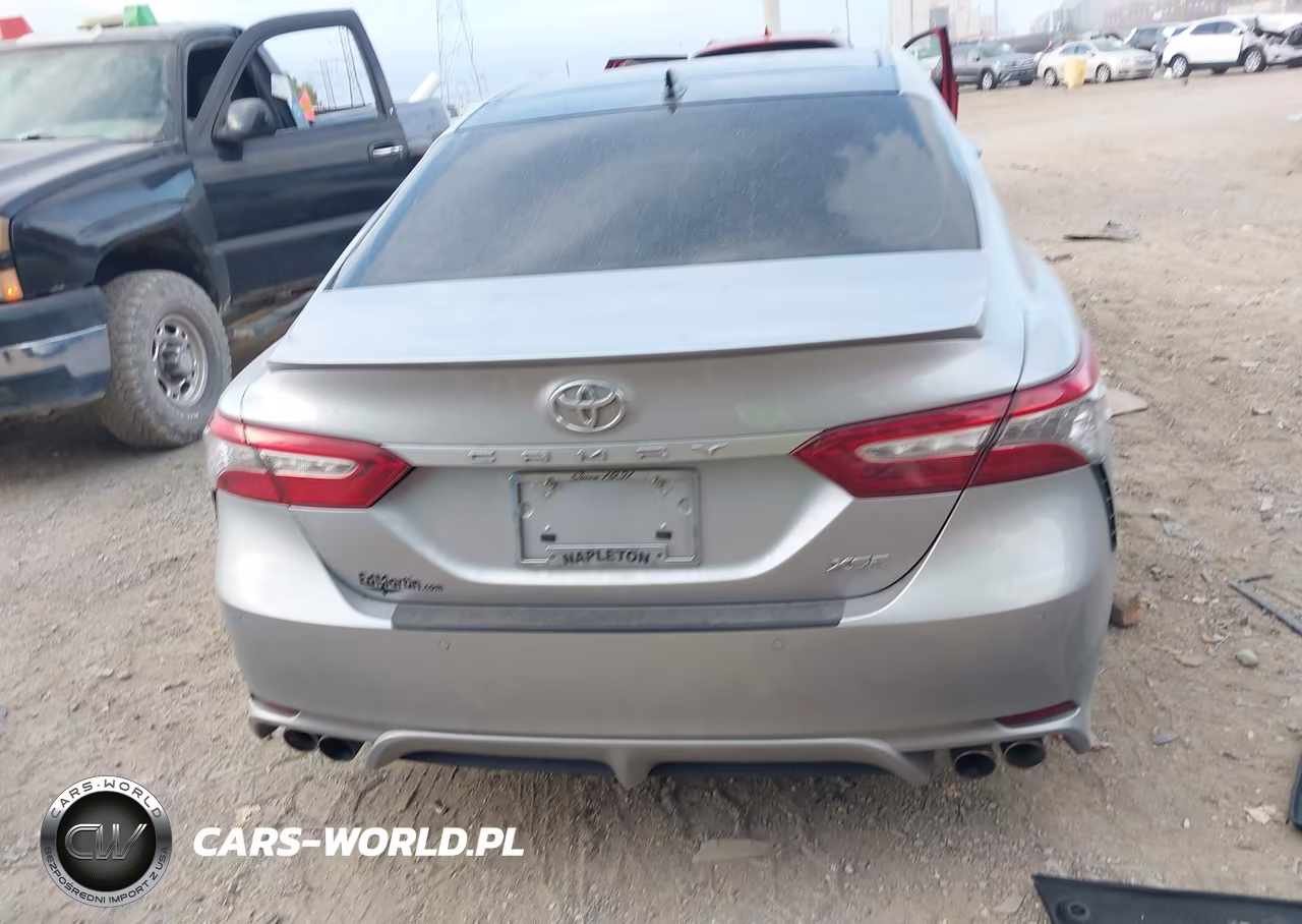 2018 Toyota Camry Xse VIN:4T1B61HK0JU151946 - 17