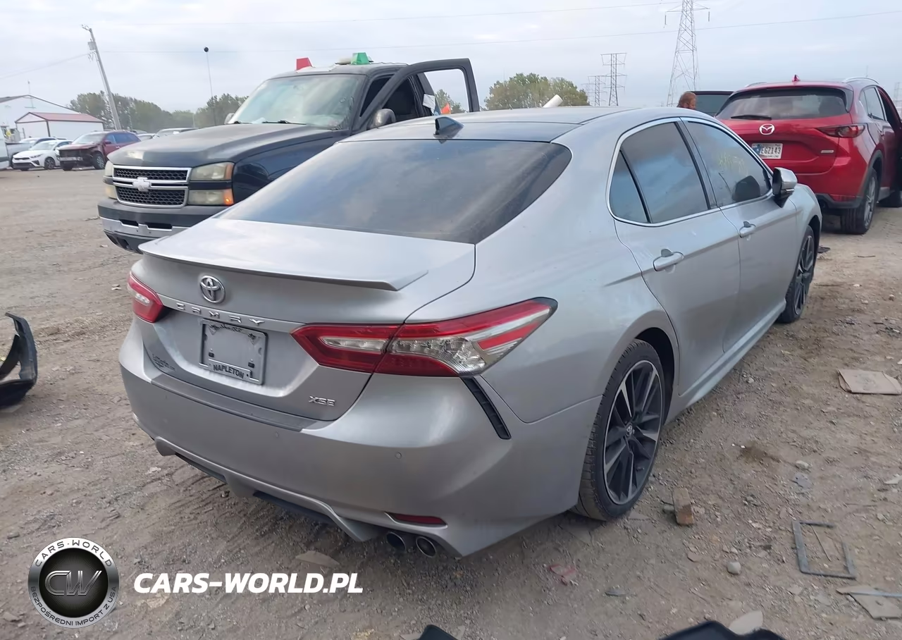 2018 Toyota Camry Xse VIN:4T1B61HK0JU151946 - 4