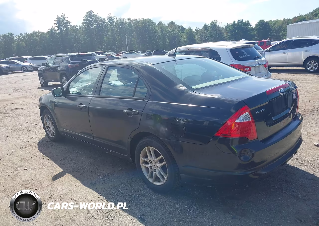 2010 Ford Fusion S VIN:3FAHP0GA7AR334790 - 3