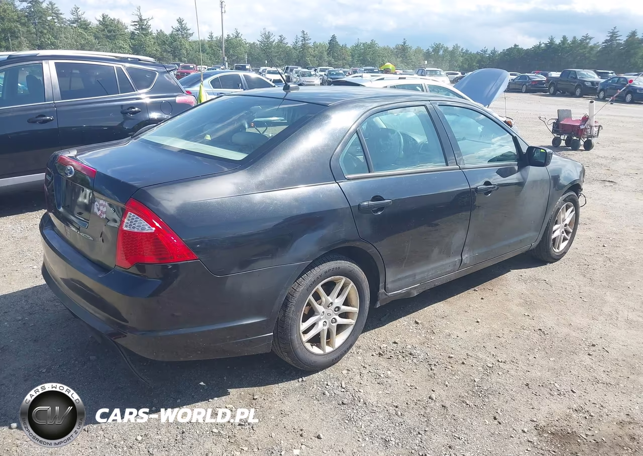 2010 Ford Fusion S VIN:3FAHP0GA7AR334790 - 4