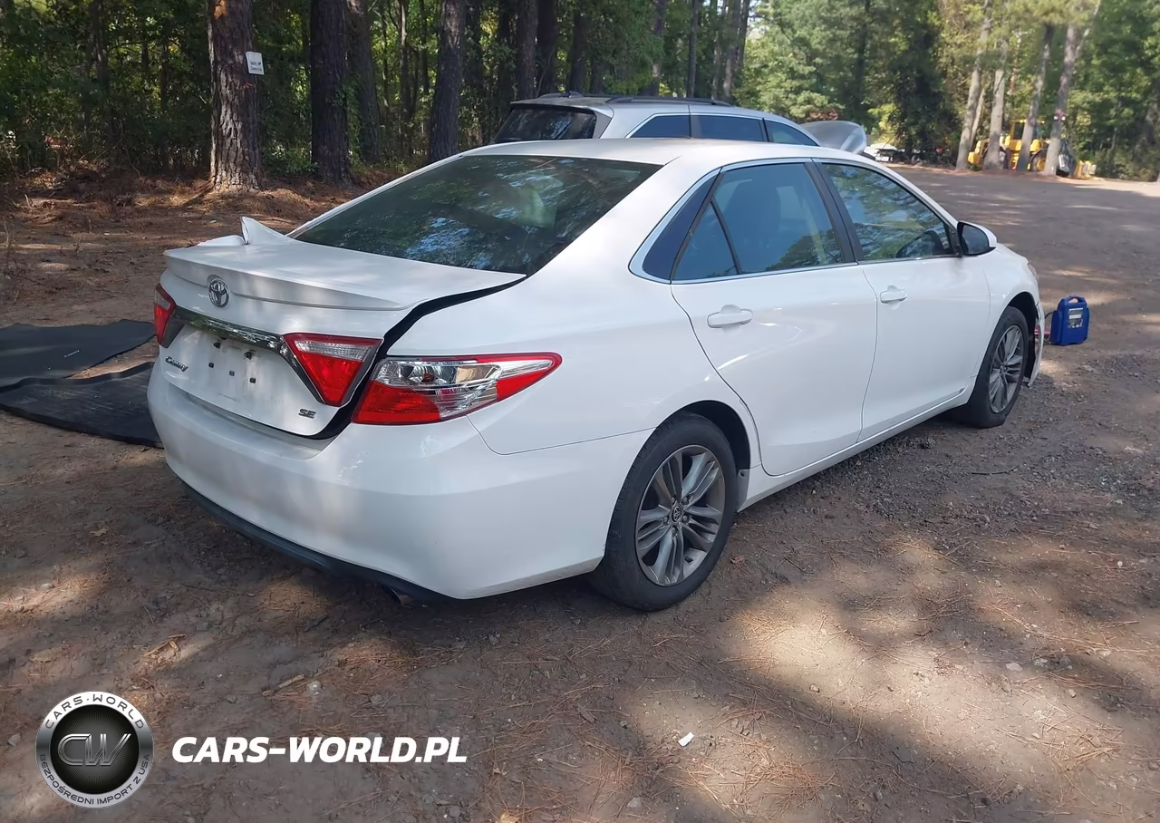 2015 Toyota Camry Se VIN:4T1BF1FK1FU916916 - 4