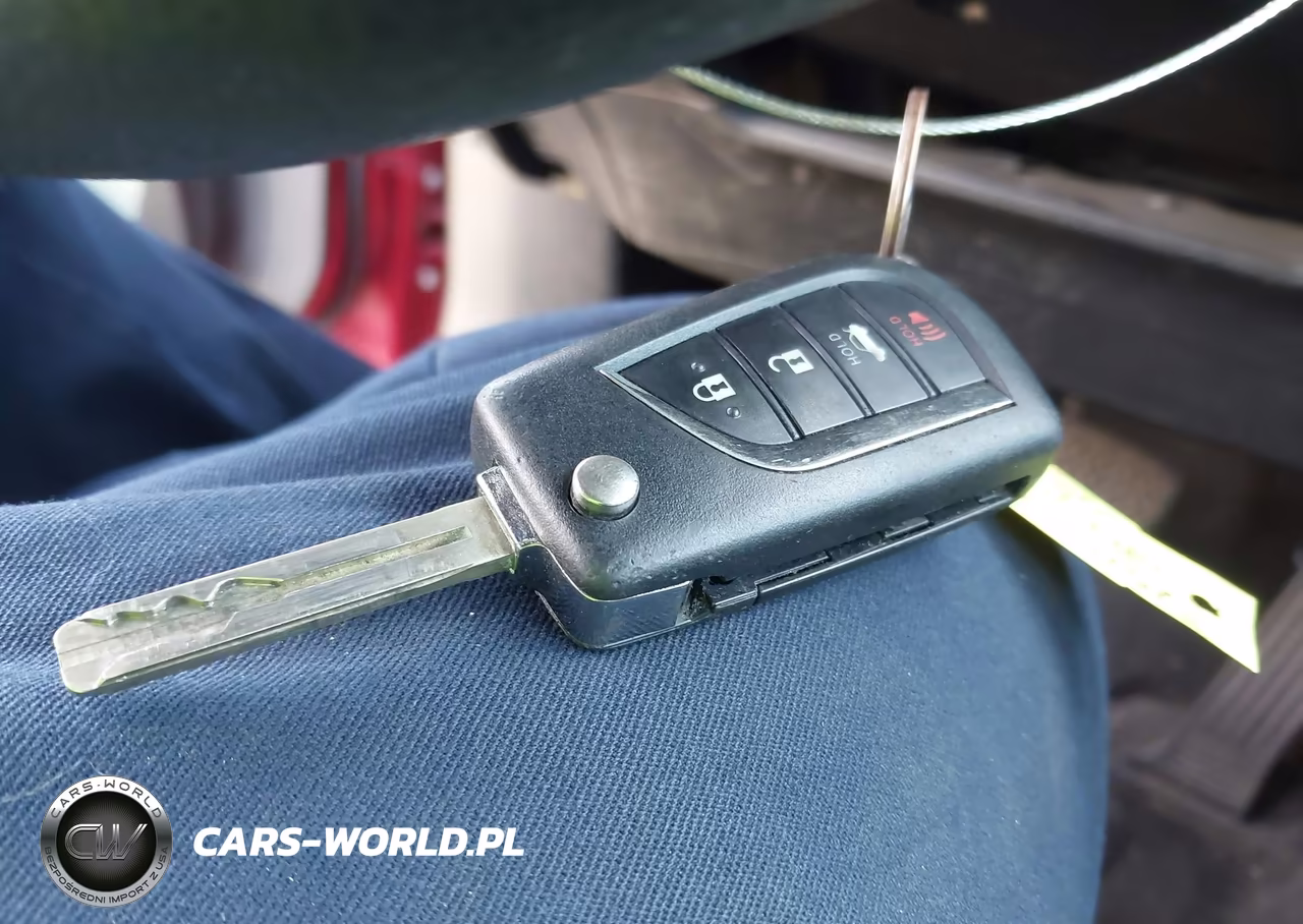 2020 Toyota Camry Le VIN:4T1C11AK2LU358287 - 11