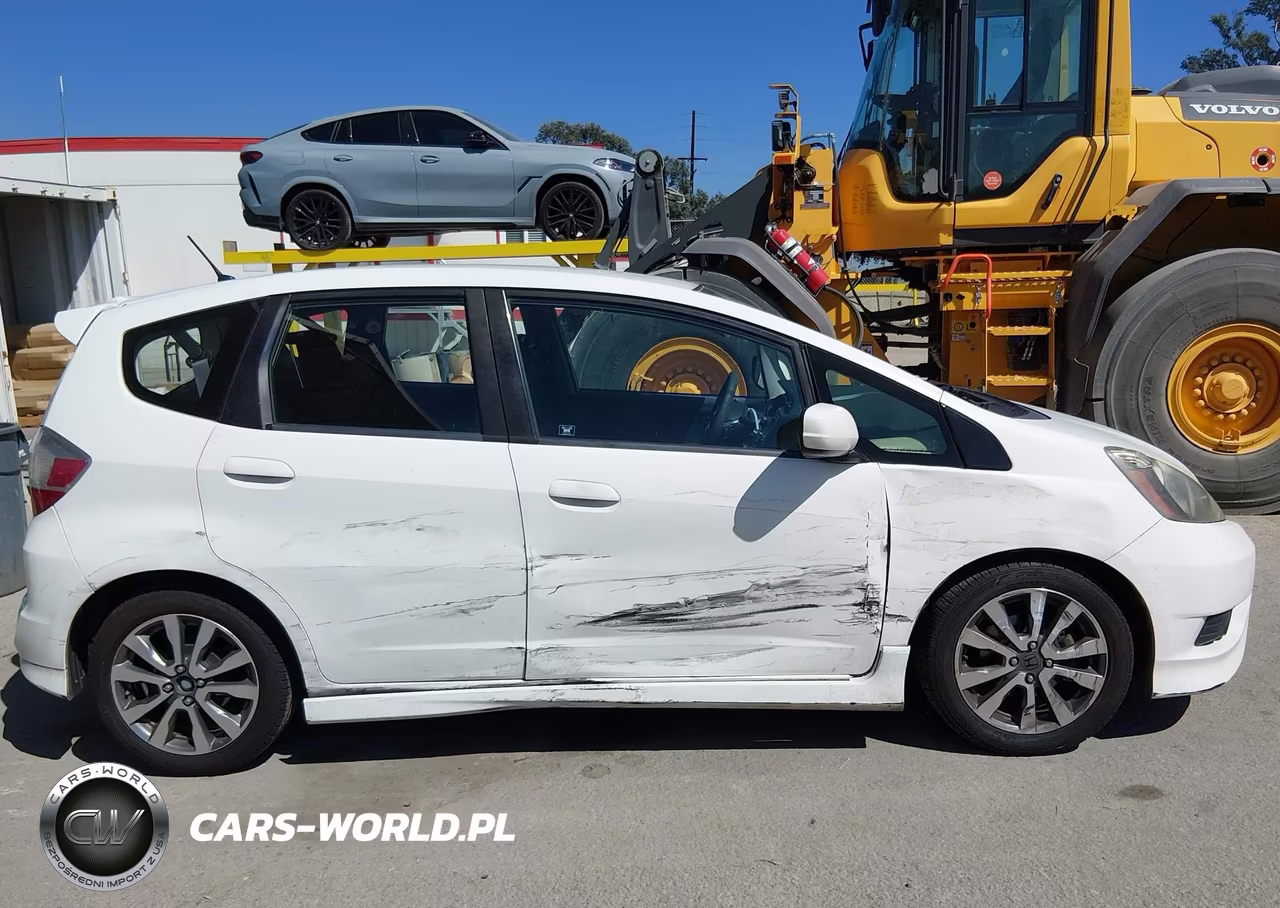 2012 Honda Fit Sport VIN:JHMGE8H60CC014022 - 13