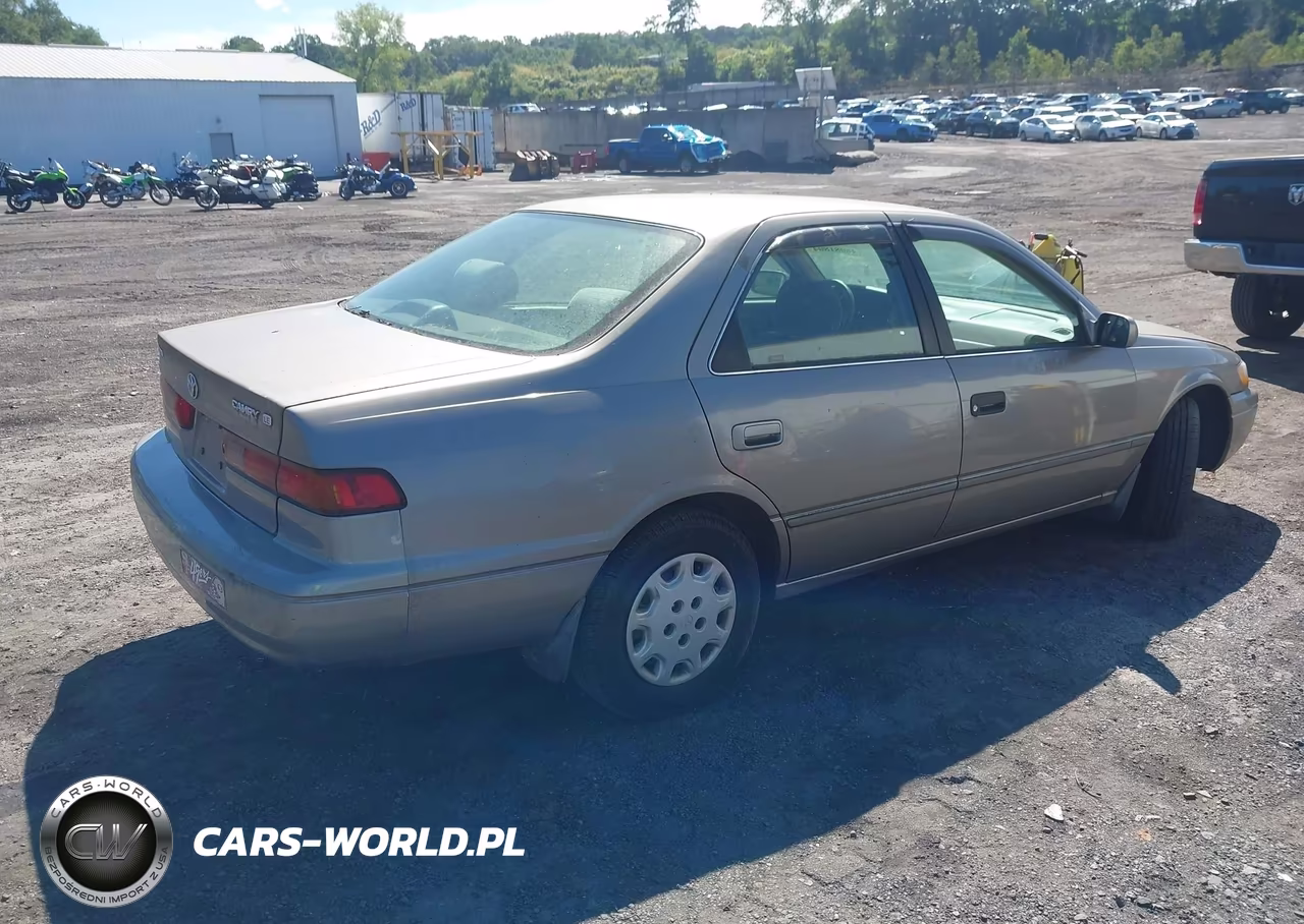1998 Toyota Camry Le VIN:4T1BG28KXWU195950 - 4