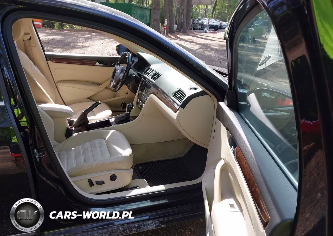 2012 Volkswagen Passat 3.6L V6 Sel Premium VIN:1VWCM7A35CC009442 - 5