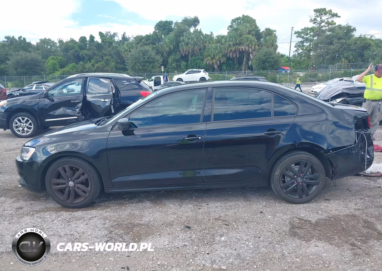2012 Volkswagen Jetta 2.0L S VIN:3VW2K7AJ3CM336923 - 14