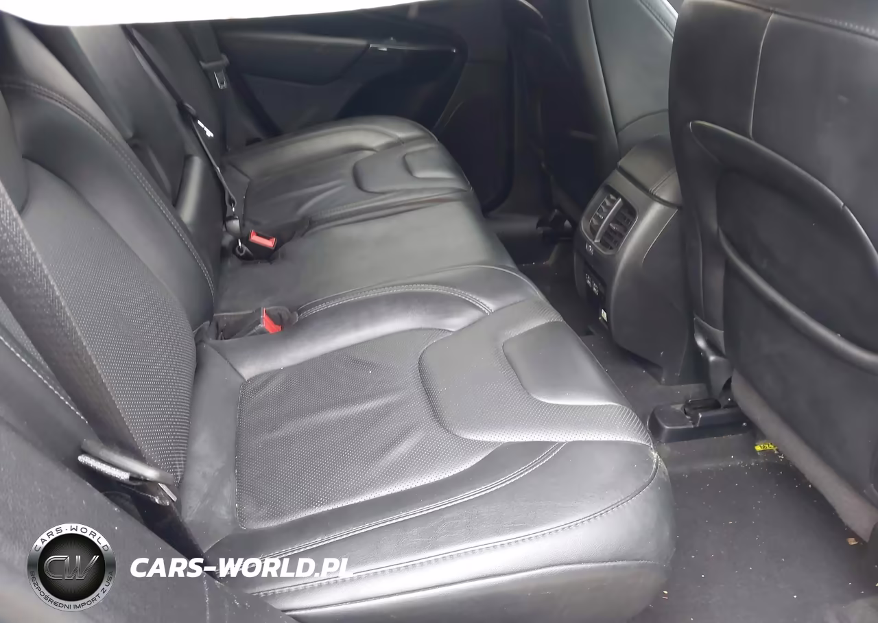 2023 Jeep Cherokee Altitude Lux 4X4 VIN:1C4PJMMB4PD112687 - 8