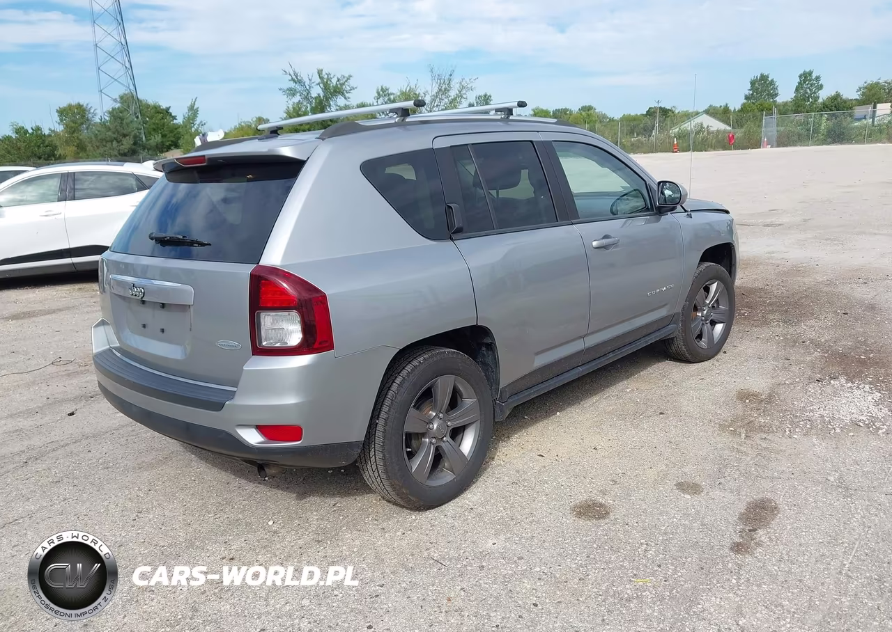 2015 Jeep Compass Latitude VIN:1C4NJCEB7FD115940 - 4
