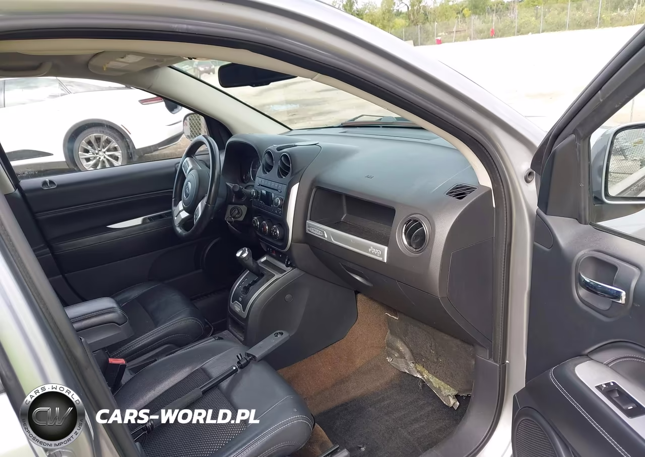 2015 Jeep Compass Latitude VIN:1C4NJCEB7FD115940 - 5