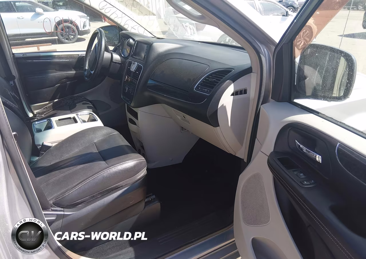 2014 Chrysler Town & Country Touring VIN:2C4RC1BG8ER124061 - 5