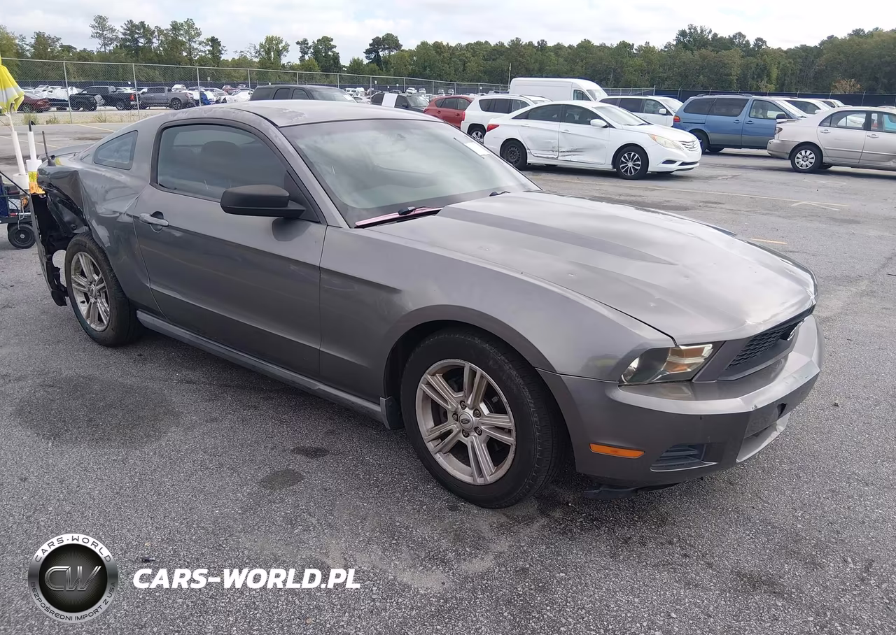 2010 Ford Mustang V6-V6 Premium