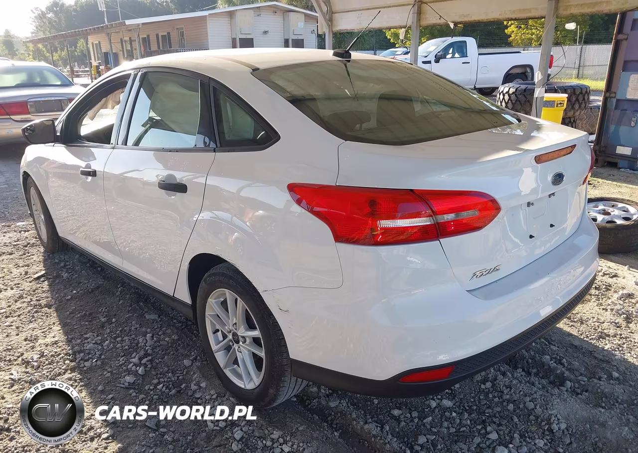 2018 Ford Focus S VIN:1FADP3E21JL220830 - 3