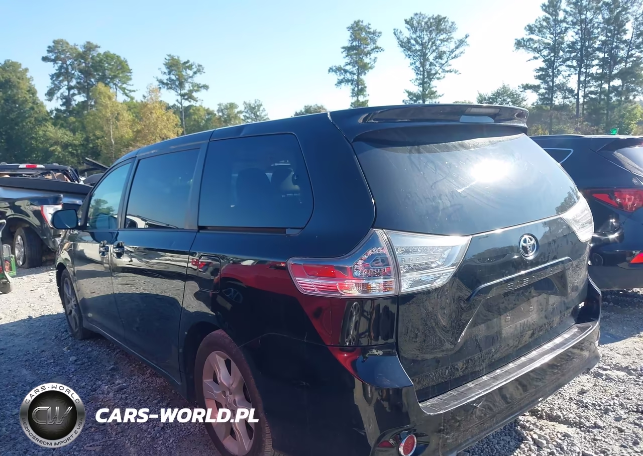 2011 Toyota Sienna Se VIN:5TDXK3DC0BS045227 - 3