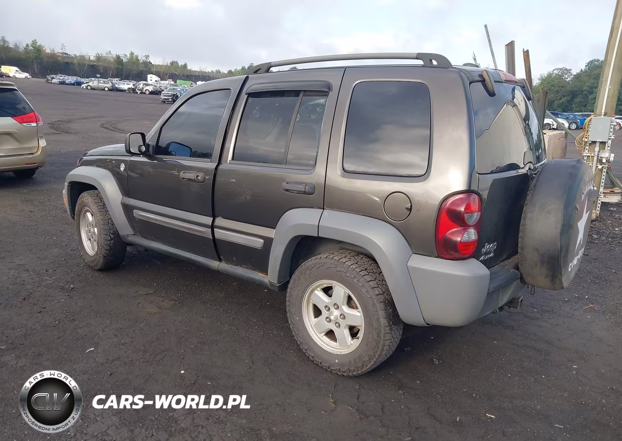 2005 Jeep Liberty Sport VIN:1J4GL48K25W709594 - 3