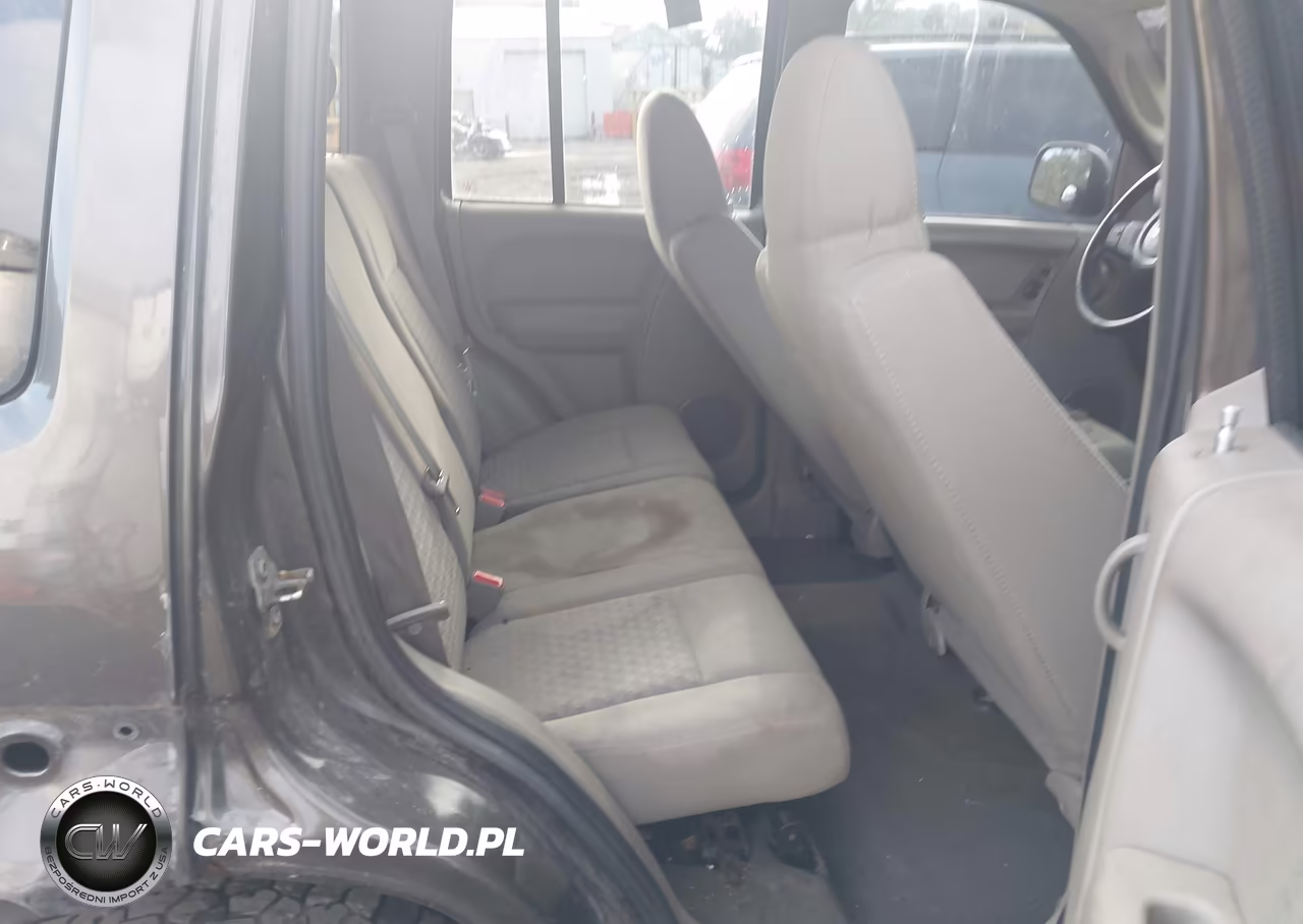 2005 Jeep Liberty Sport VIN:1J4GL48K25W709594 - 8