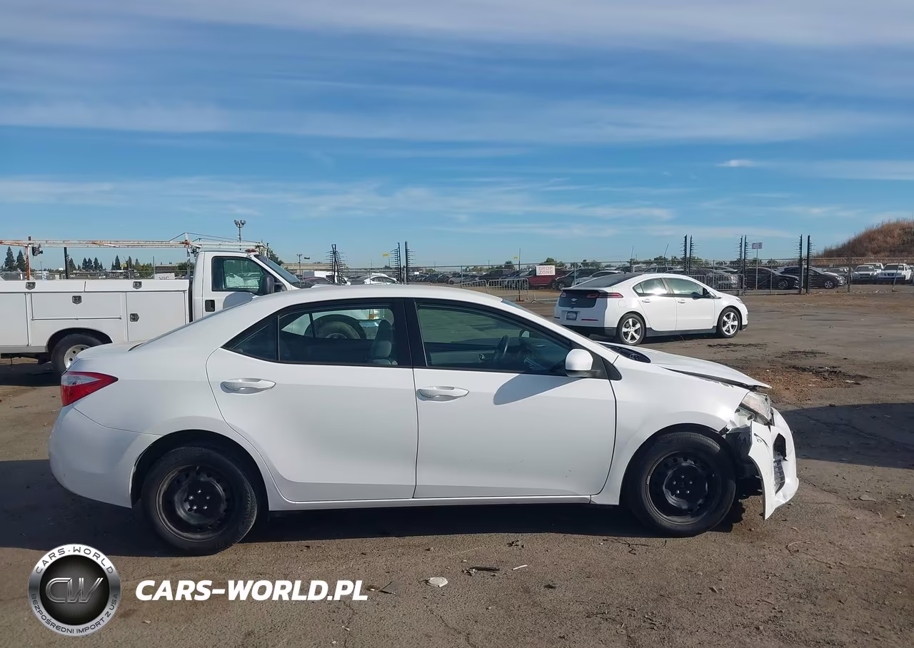 2015 Toyota Corolla Le VIN:5YFBURHE4FP209242 - 13