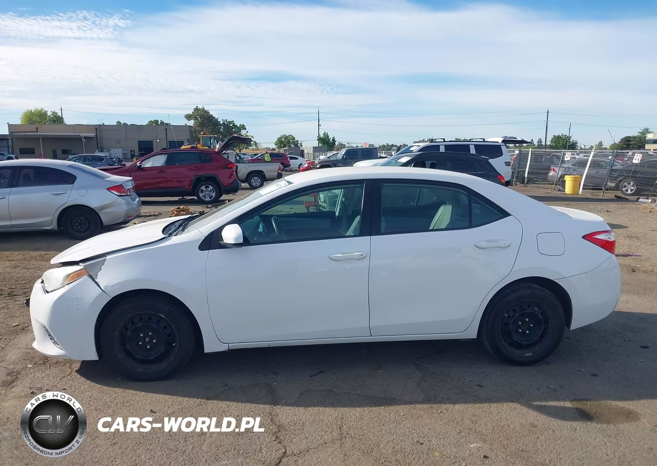 2015 Toyota Corolla Le VIN:5YFBURHE4FP209242 - 14