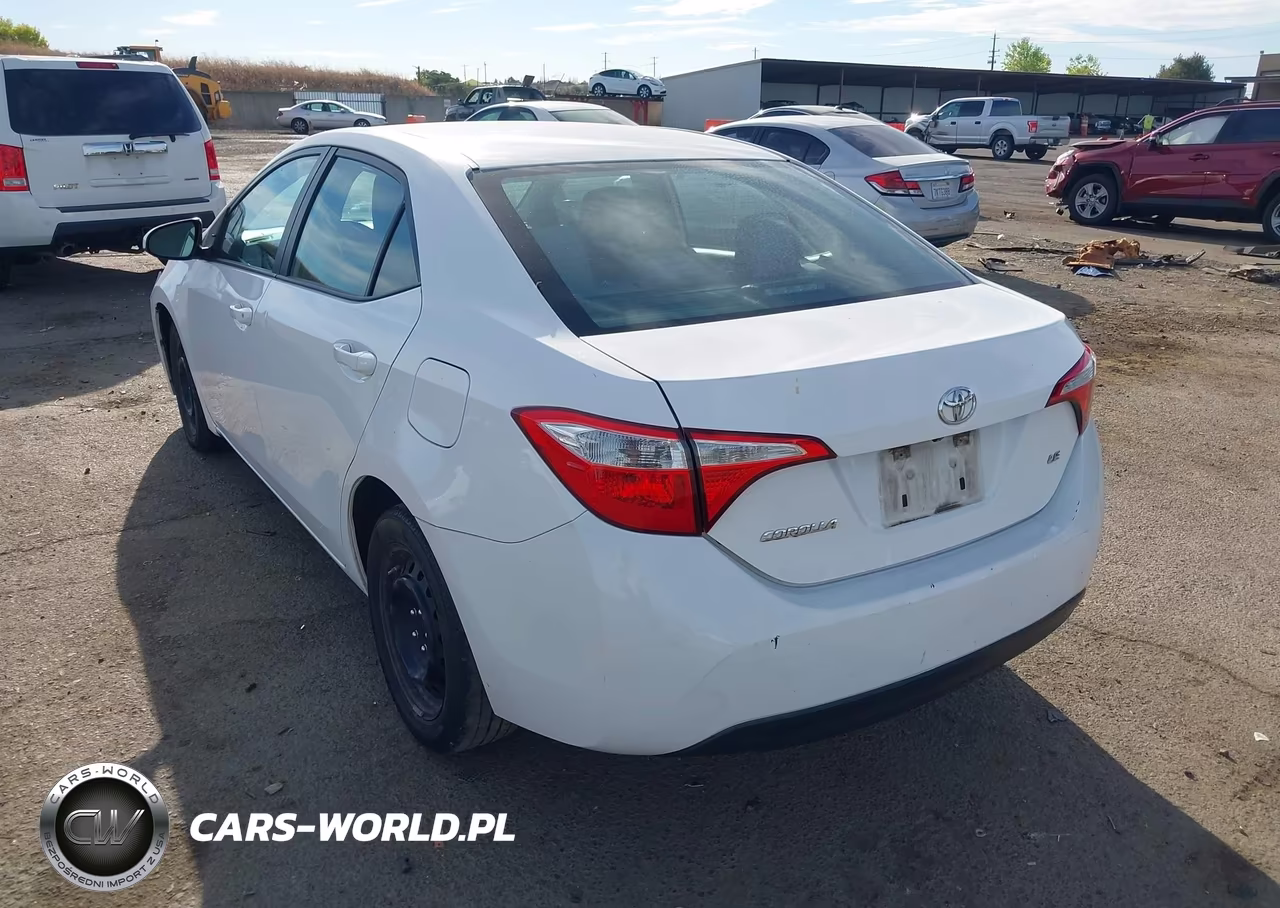 2015 Toyota Corolla Le VIN:5YFBURHE4FP209242 - 3