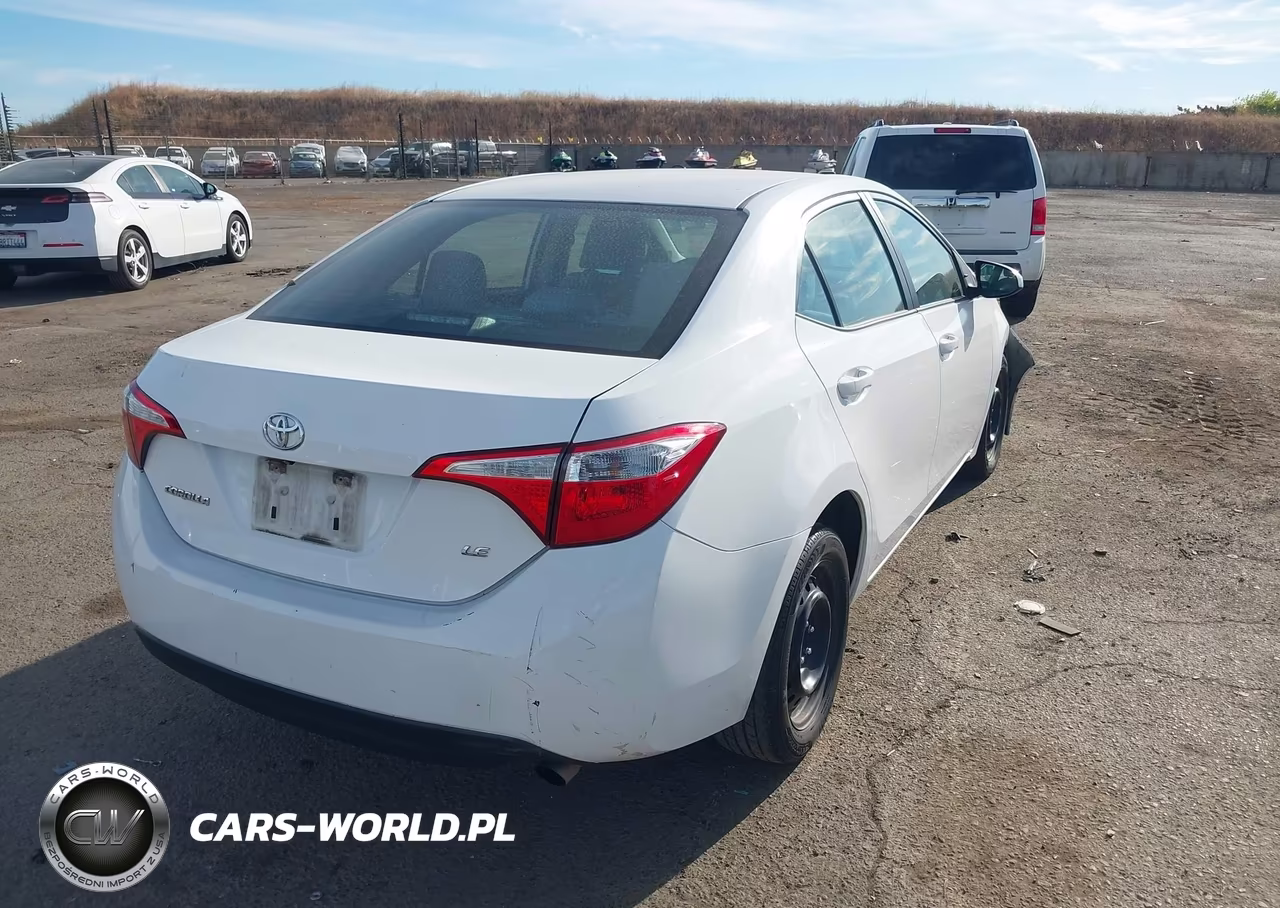 2015 Toyota Corolla Le VIN:5YFBURHE4FP209242 - 4