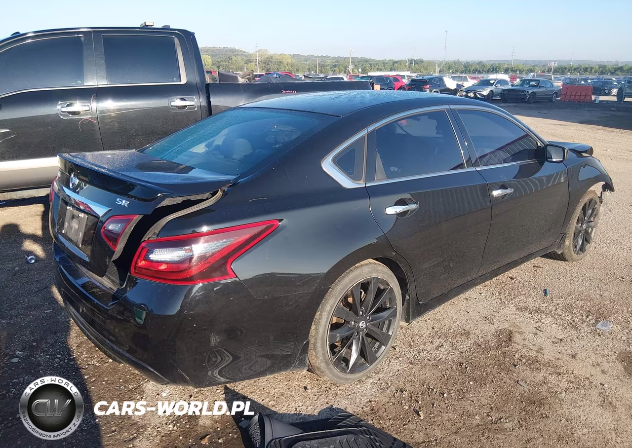 2018 Nissan Altima 2.5 Sr VIN:1N4AL3AP4JC223656 - 4