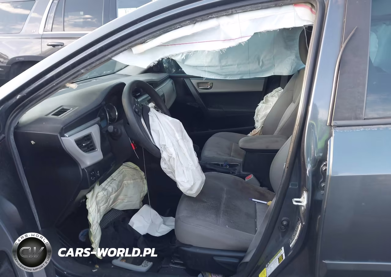 2015 Toyota Corolla Le Plus VIN:5YFBURHE8FP326032 - 5