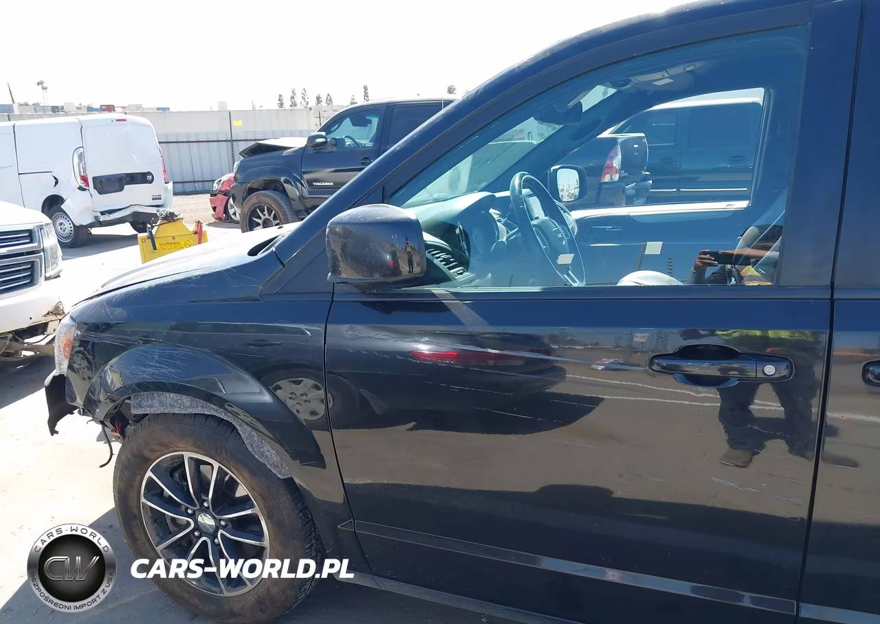 2018 Dodge Grand Caravan Gt VIN:2C4RDGEGXJR281256 - 16