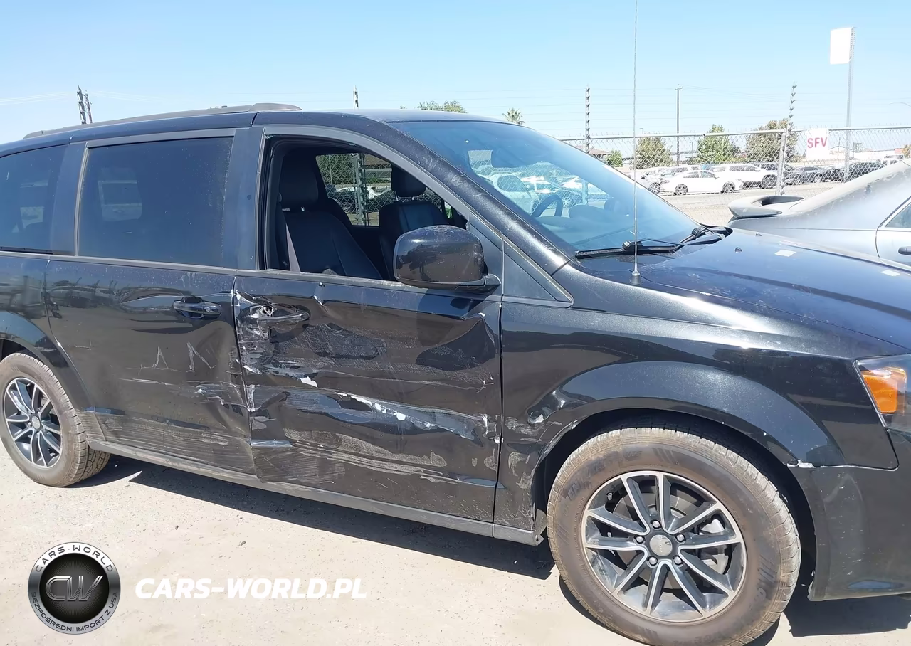 2018 Dodge Grand Caravan Gt VIN:2C4RDGEGXJR281256 - 17