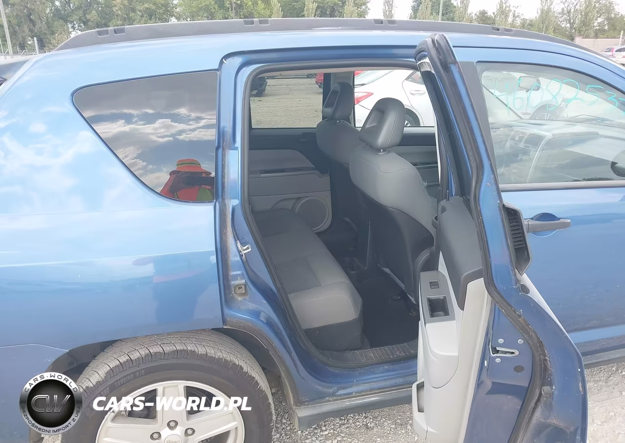 2007 Jeep Compass Sport VIN:1J8FF47W27D305957 - 8