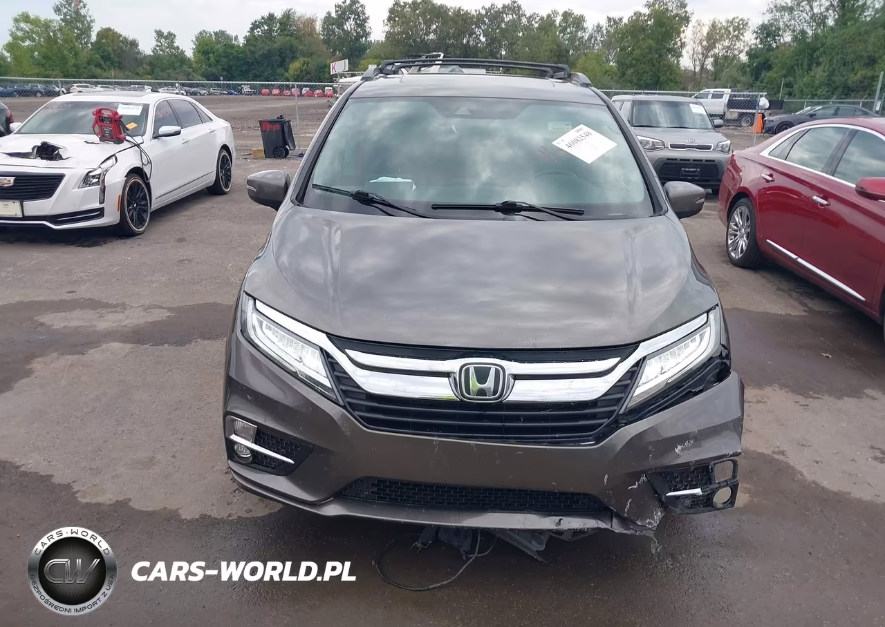 2018 Honda Odyssey Touring VIN:5FNRL6H85JB020372 - 12