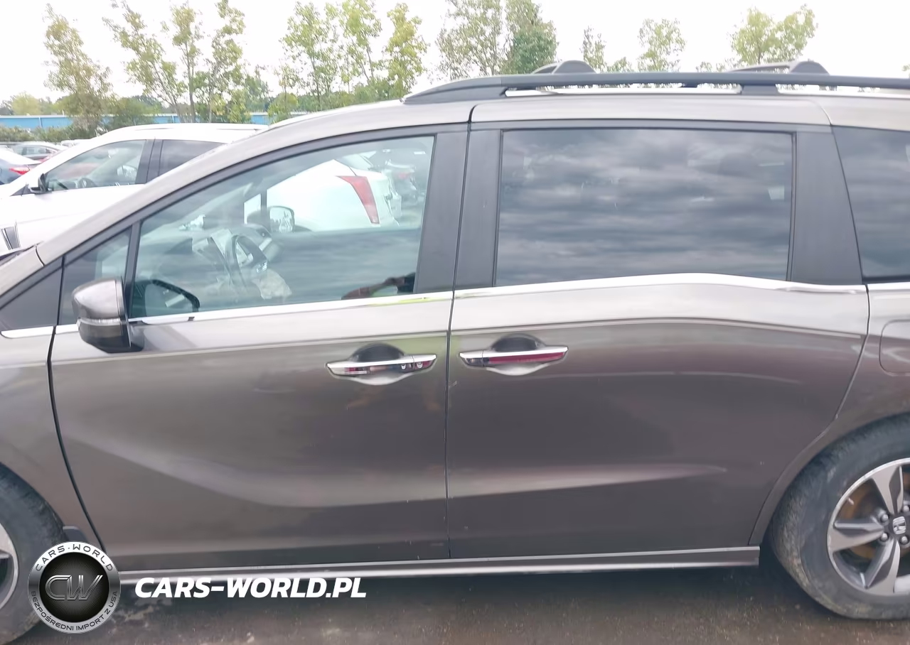 2018 Honda Odyssey Touring VIN:5FNRL6H85JB020372 - 14