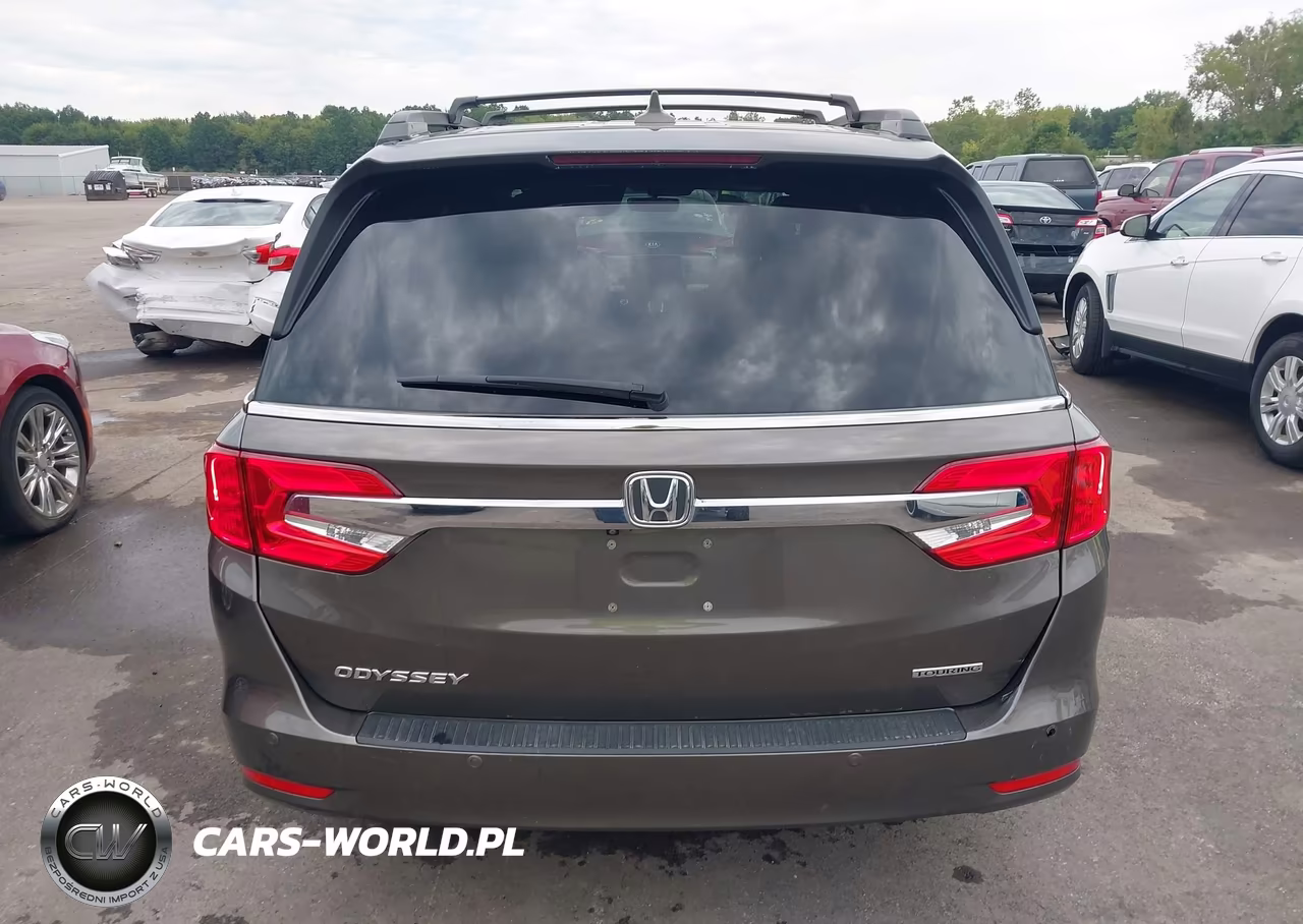 2018 Honda Odyssey Touring VIN:5FNRL6H85JB020372 - 16