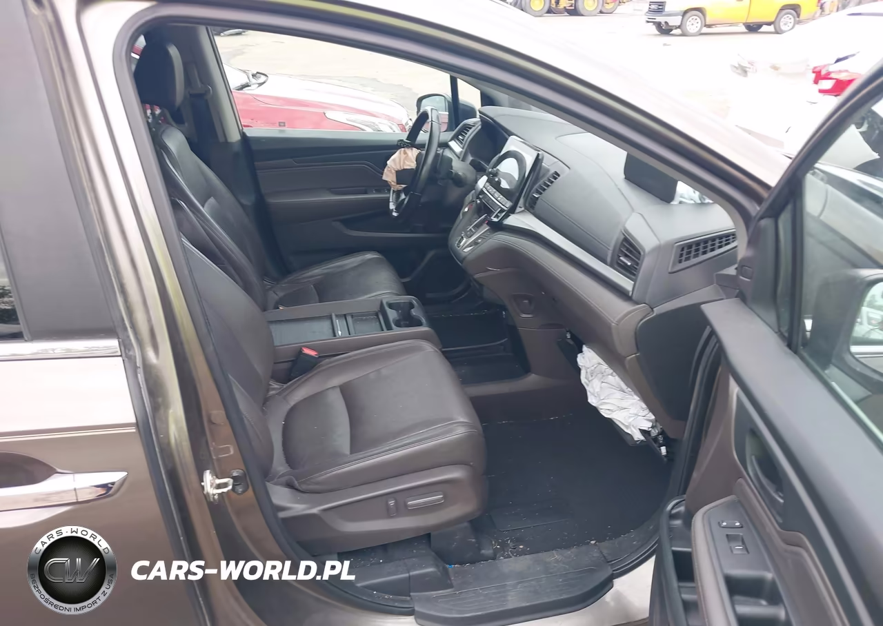2018 Honda Odyssey Touring VIN:5FNRL6H85JB020372 - 5