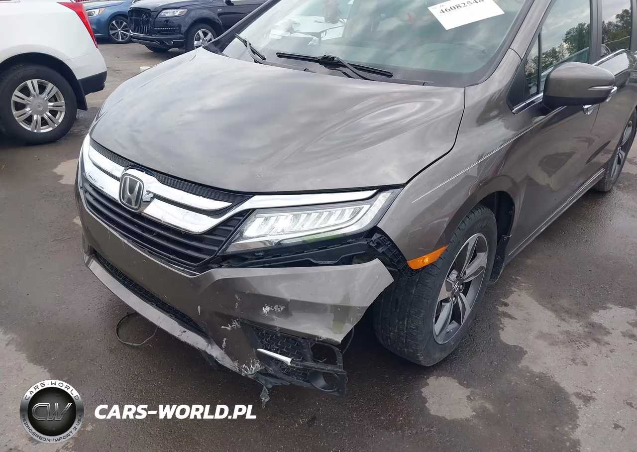 2018 Honda Odyssey Touring VIN:5FNRL6H85JB020372 - 6