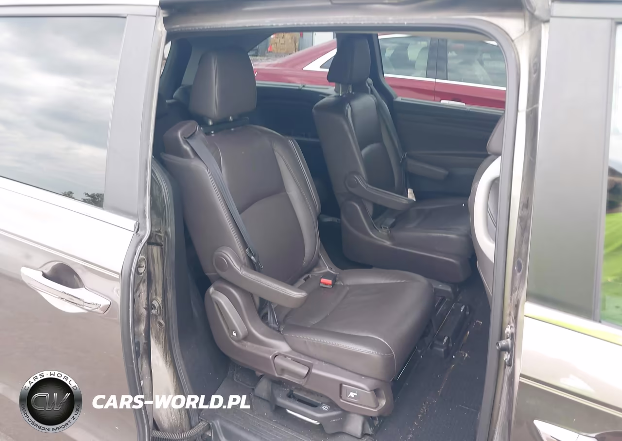 2018 Honda Odyssey Touring VIN:5FNRL6H85JB020372 - 8
