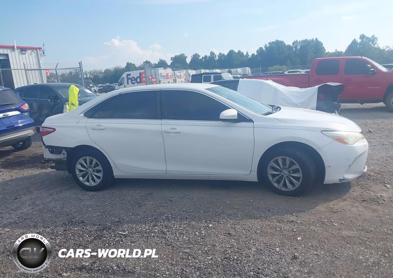 2015 Toyota Camry Le VIN:4T1BF1FKXFU925517 - 14