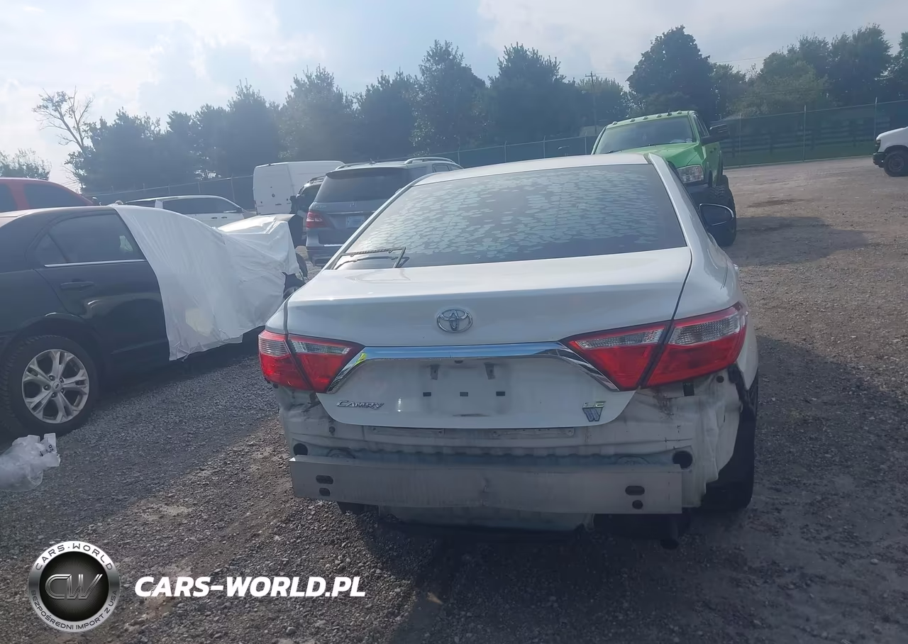 2015 Toyota Camry Le VIN:4T1BF1FKXFU925517 - 17
