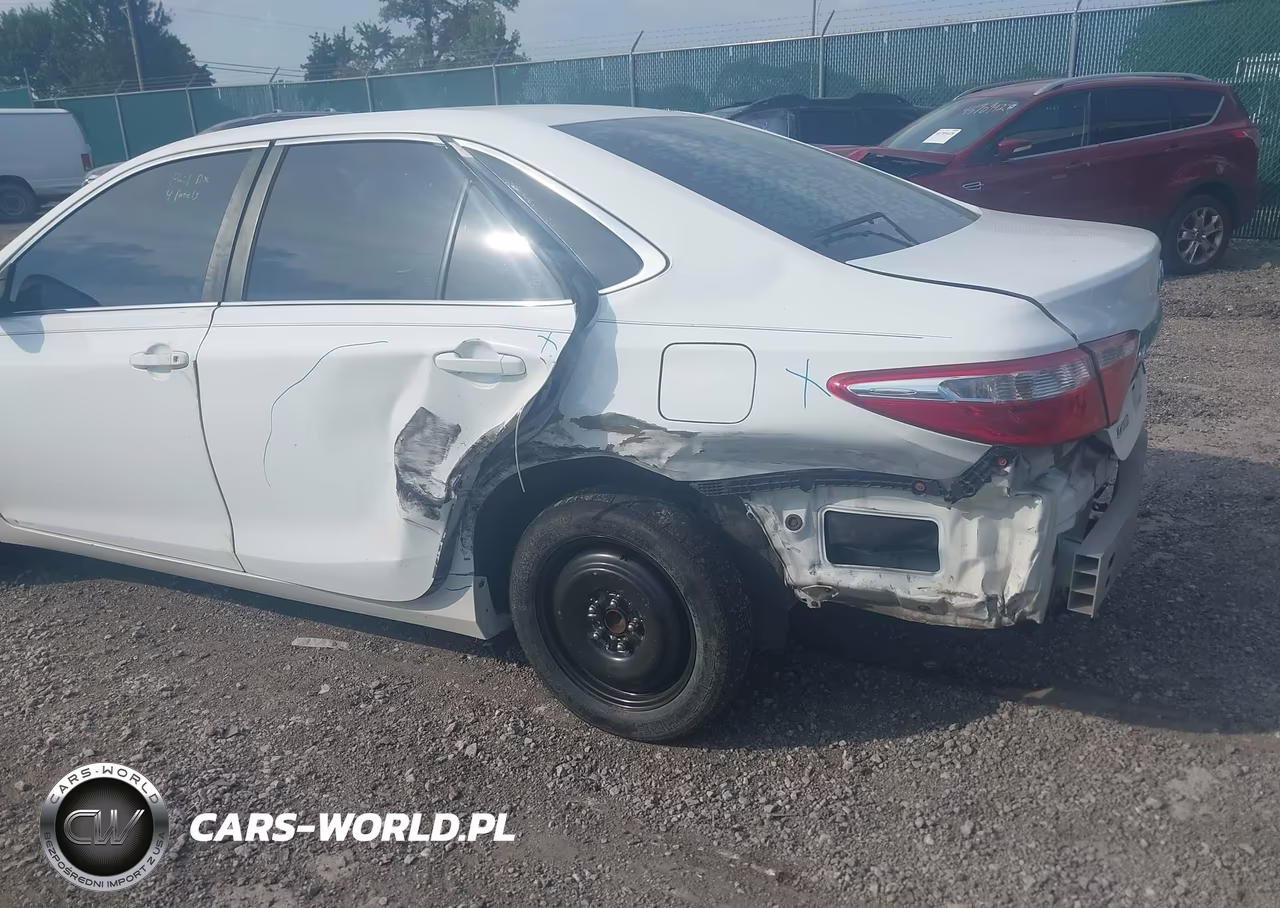 2015 Toyota Camry Le VIN:4T1BF1FKXFU925517 - 18