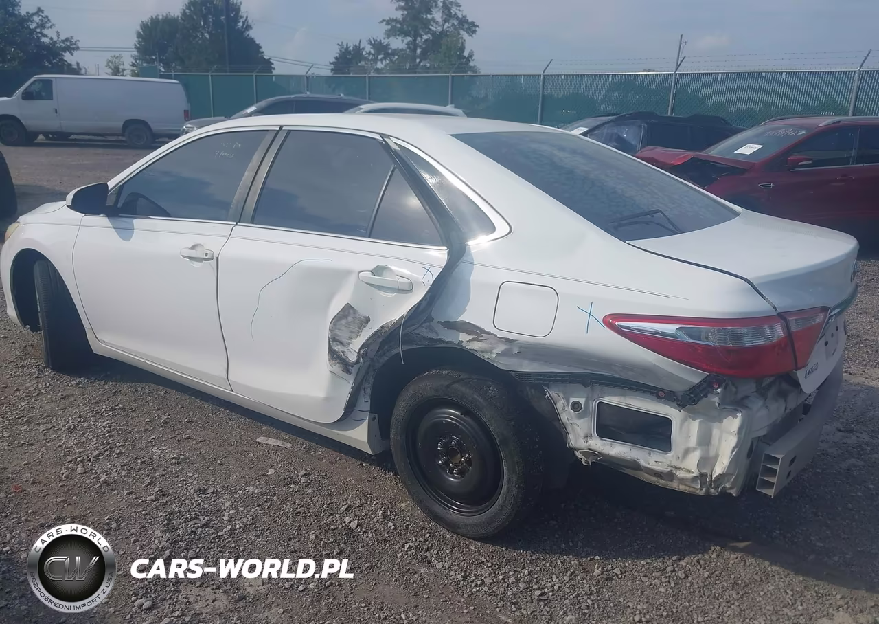 2015 Toyota Camry Le VIN:4T1BF1FKXFU925517 - 3