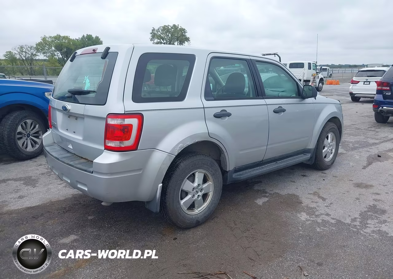 2012 Ford Escape Xls VIN:1FMCU0C72CKB93699 - 4